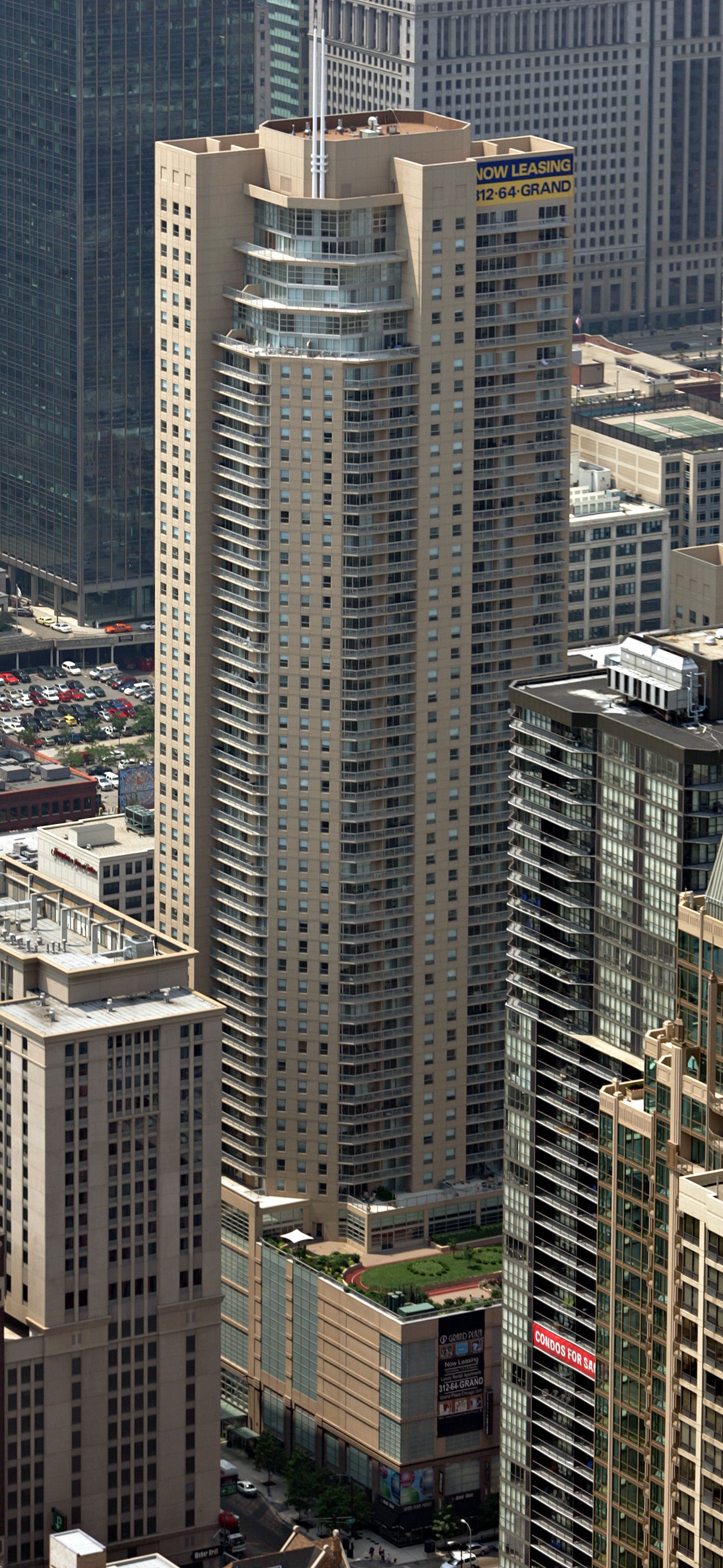 Grand Plaza Apartments, Chicago - View from John Hancock Center. © Mathias Beinling